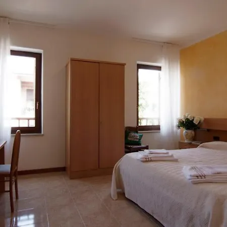 Alloggio La Pesa 3*